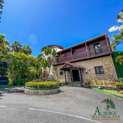 Vacances à prix soleil pour 2 avec petit-déjeuner • Auberge de la vieille tour